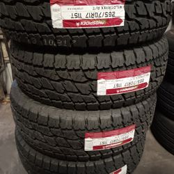 4 New Tires Installed/ Nuevas Llantas Instaladas 265/70/17 Land Spider Tires