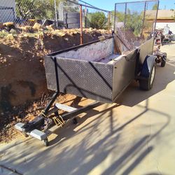 Traila en benta en Hesperia Largo 10 X 4 en perfectas condiciones