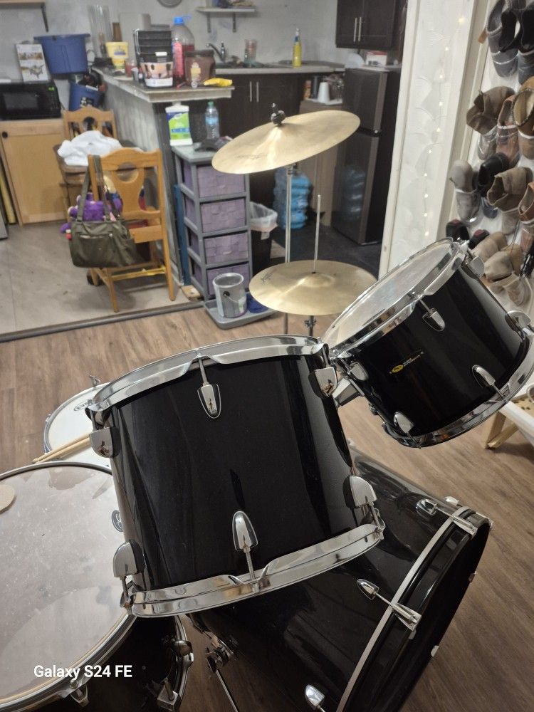 Drum 5 Pcs With Hardware Black Hydralic Evans Drum Heads 