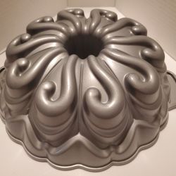 Bundt Cake Nonstick 10" Pan 