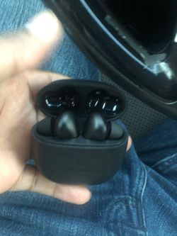 Wireless earbuds