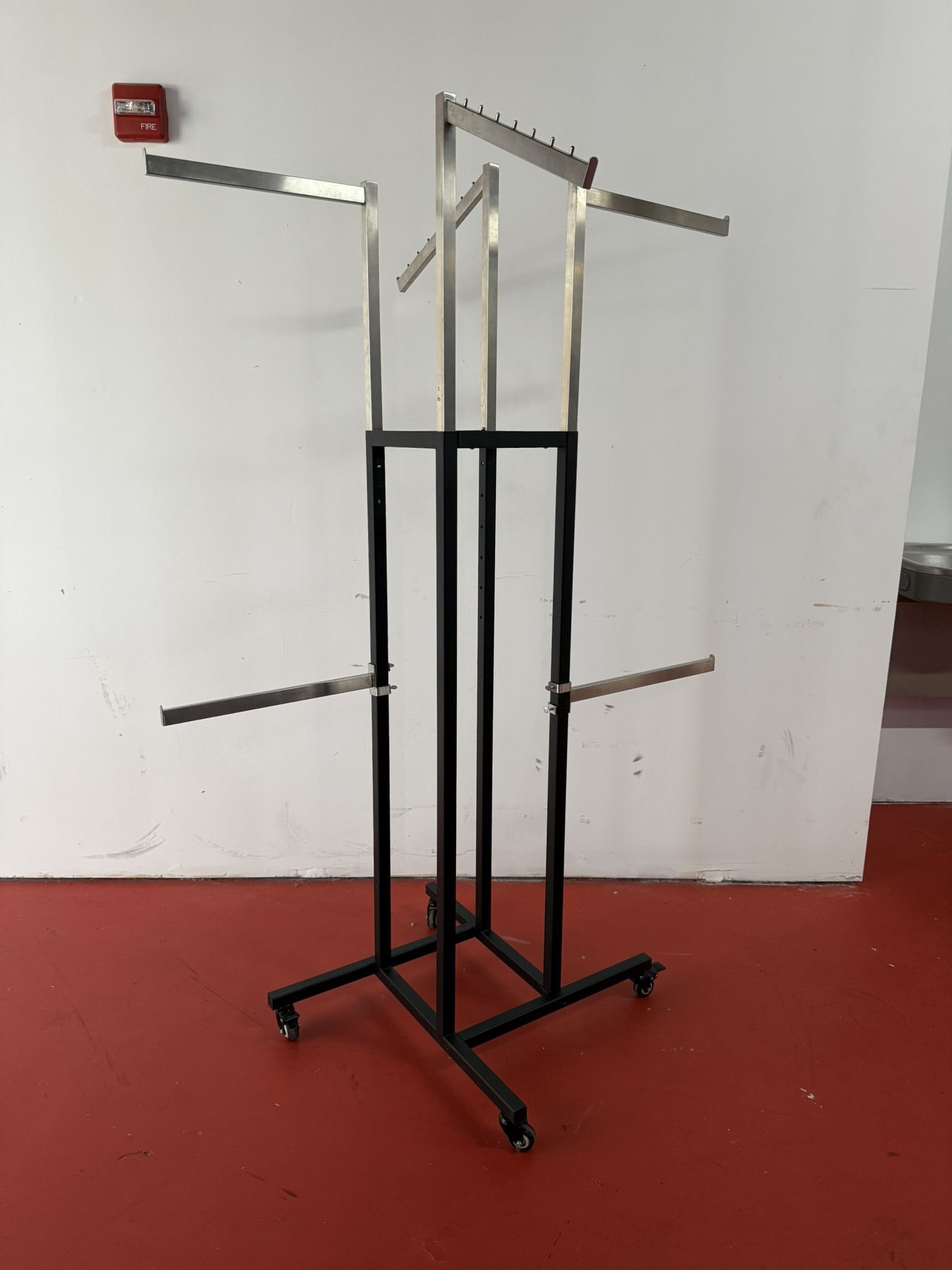 Large Metal Apparel Retail Clothing Display Rack Adjustable 6 Arms