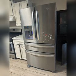 Whirlpool Stainless Steel Refrigerator - Like New - 1300 Laban Ave, Houma, LA