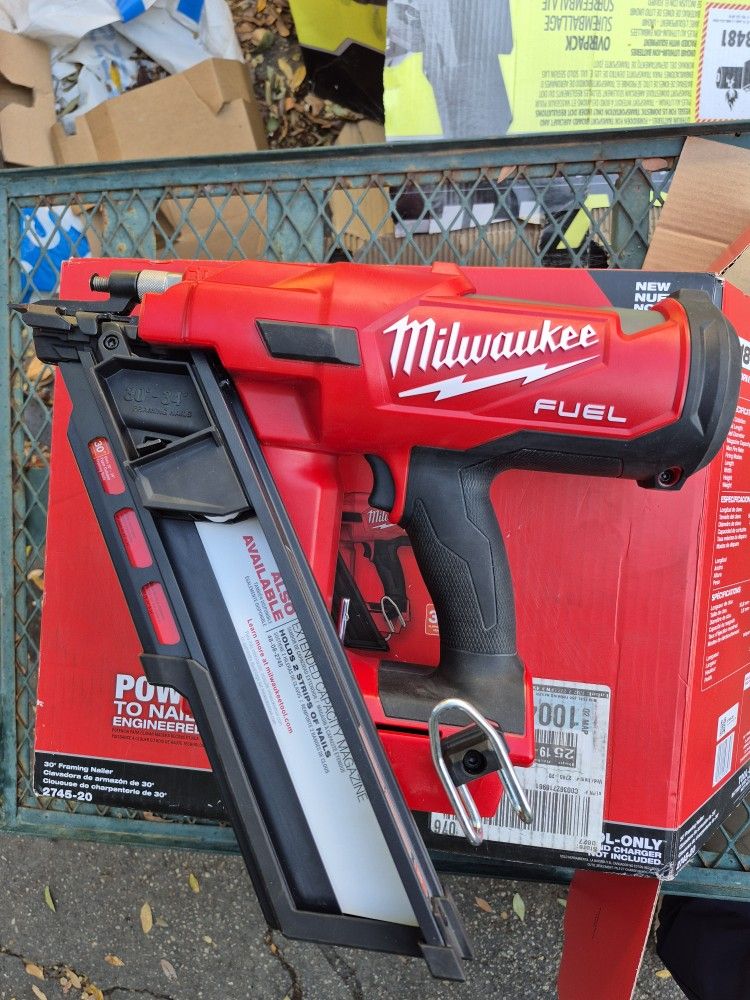 Milwaukee M18 FUEL 3-1/2 in. 30-Degre Framing Nailer (Tool-Only)