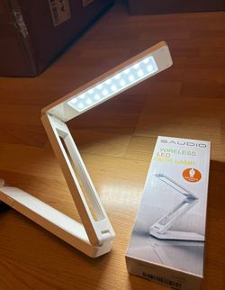 SAUDIO Wireless LED Desk Lamp – Rechargeable & Foldable