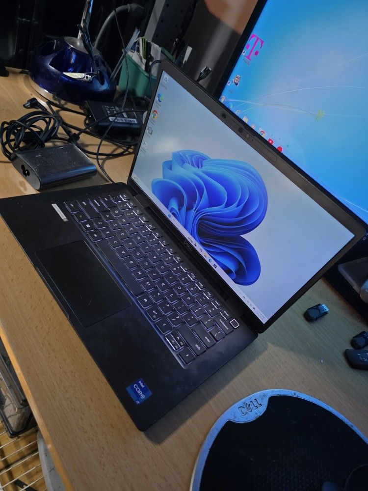 Dell Laptop 13 Touchscreen i7-1185G7-3.0GHz-CPU-11Gen. 32GB Ram 512GB NVMe m.2 SSD