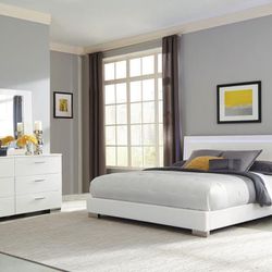 New Four Piece Queen Bedroom Set With Bedframe Dresser Mirror And Nightstand 