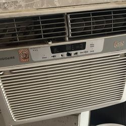 Tengo Este Aire De Ventana, Está En Buena Condiciones, Enfría Muy Bien