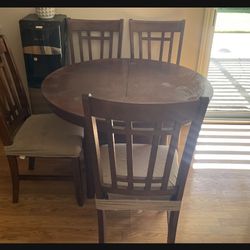 Kitchen table (Real Wood In Good Condition)