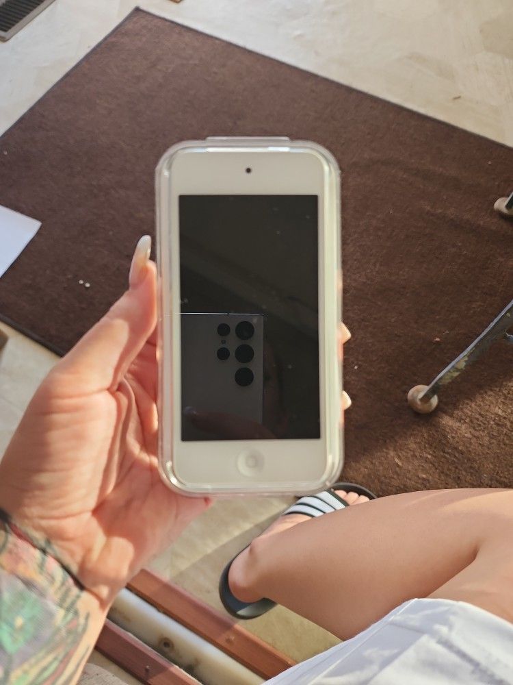 Brand New, Never Used 16G IPOD TOUCH $225 OBO