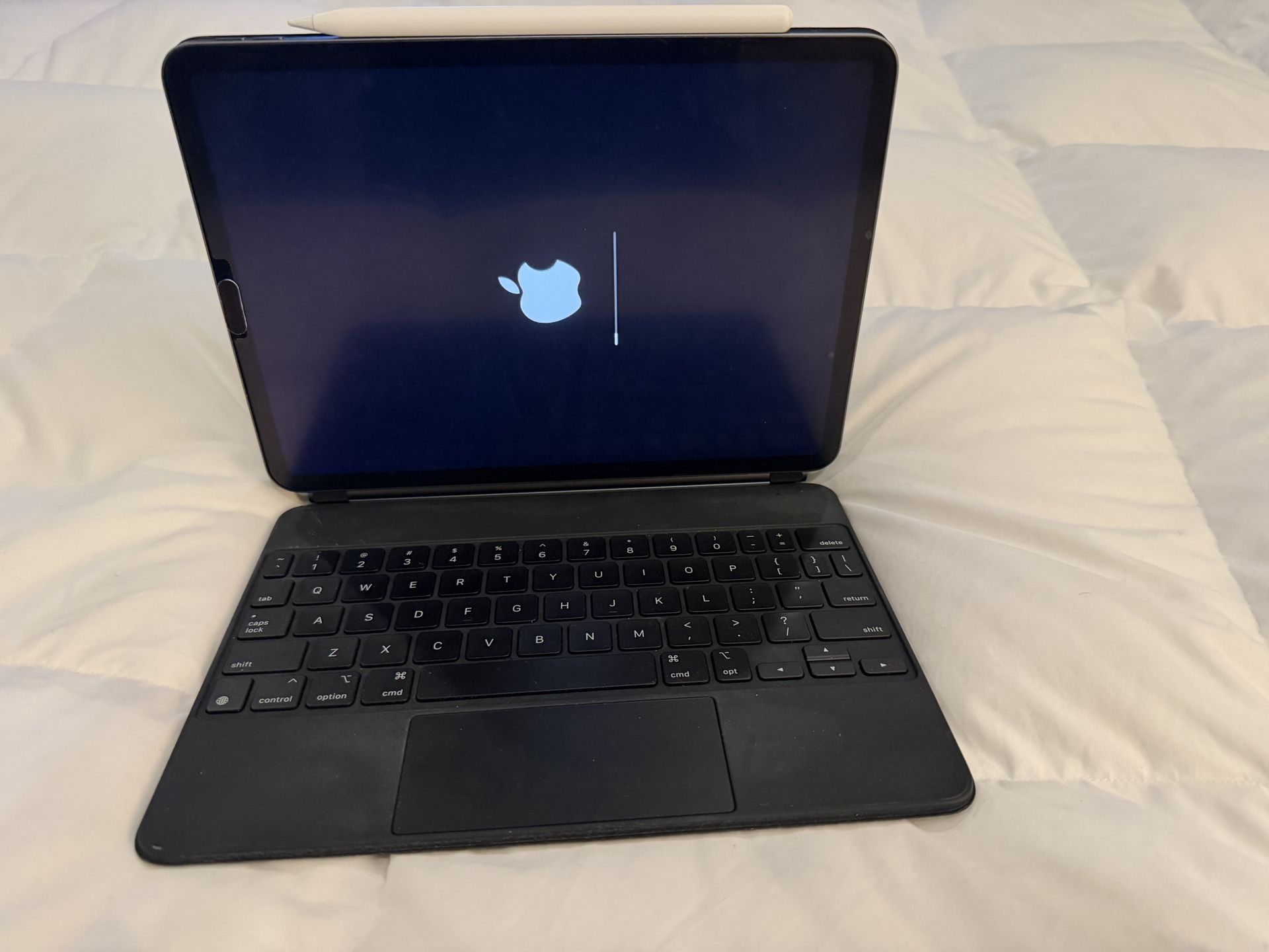 iPad Pro 11-inches 512 GB Wi-Fi - Space Gray - with Magic Keyboard & Personalized Apple Pencil (all 2nd generation)