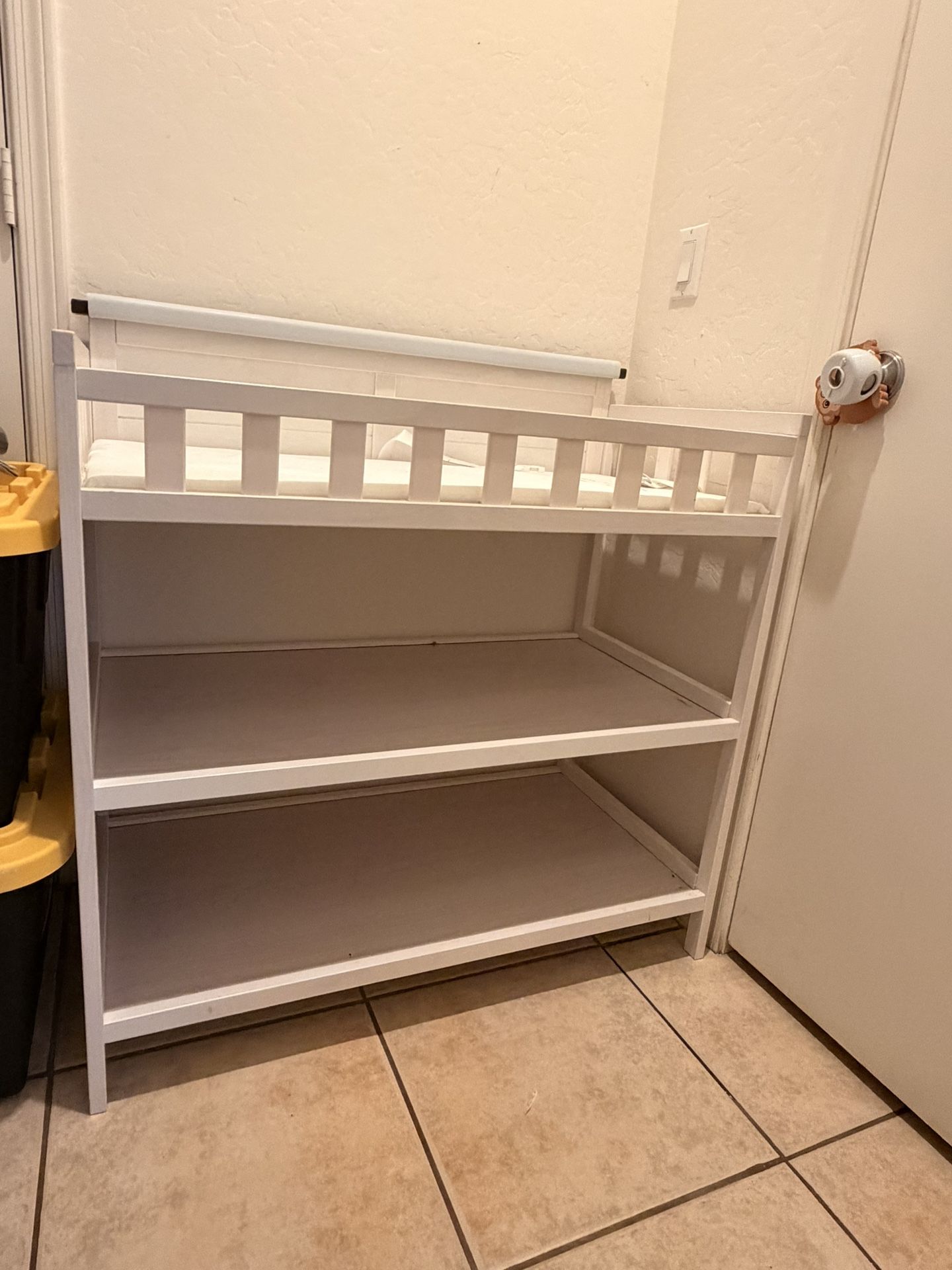 Sorelle crib and baby changer