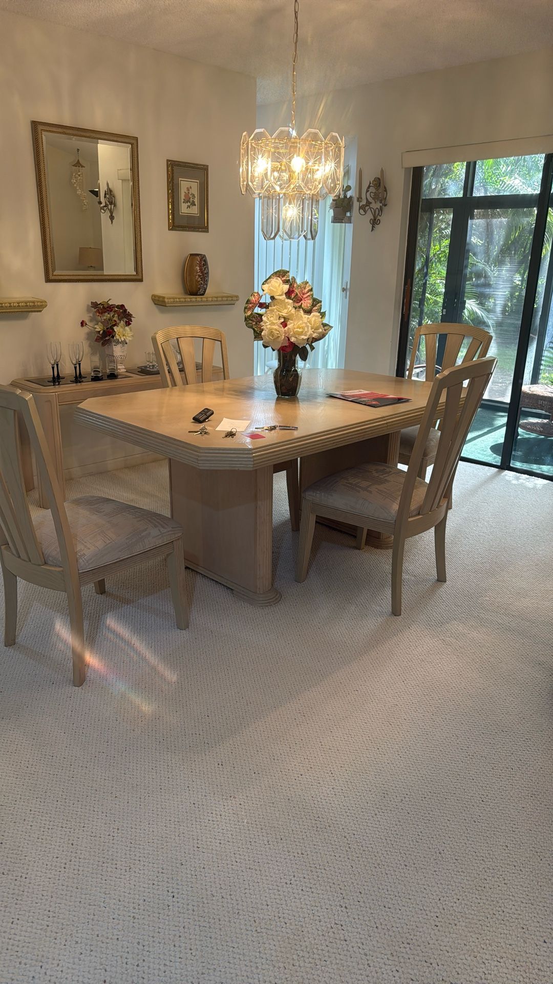Dining Table, 4chairs, 2 Extend Leafs,