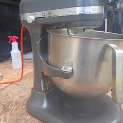 Kitchen aid mixer with bowl