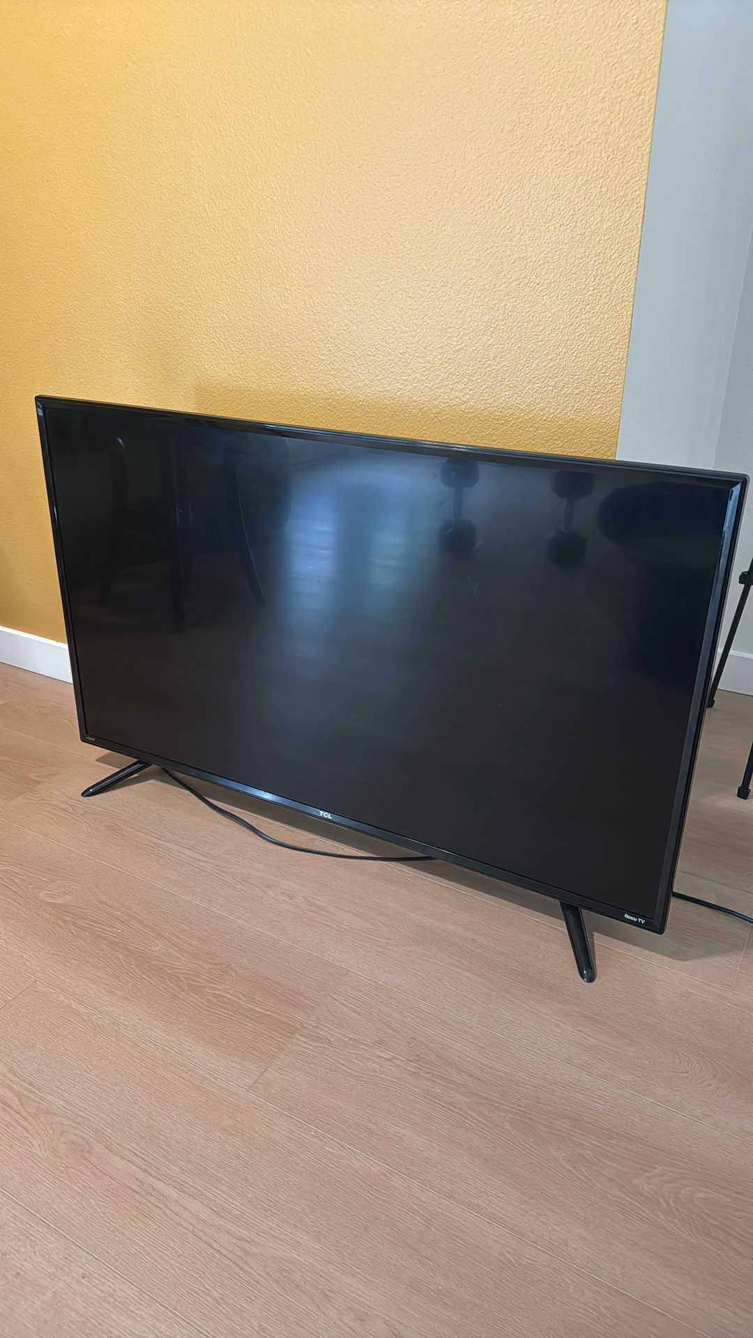 TCL 48” HDTV (Model: 48FS3750) – GREAT CONDITION