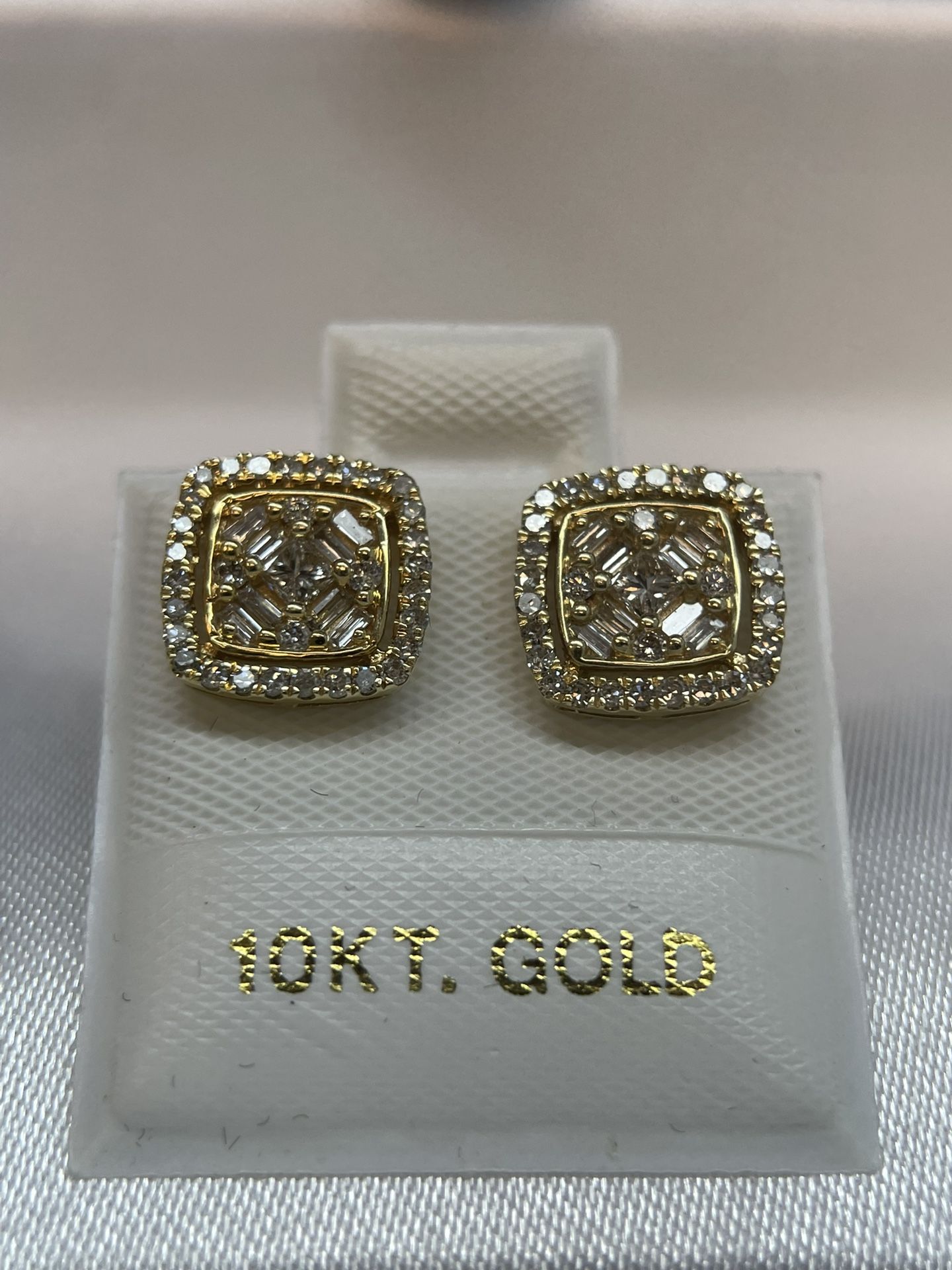 10 K Gold Earrings.New