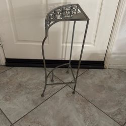 A Little Corner Pot Stand/End Table With The Fleur-de-lis
