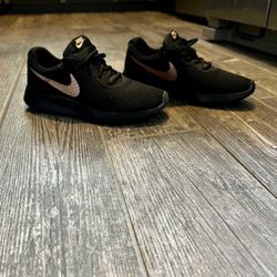 Like New Black & Rose Gold Nike Tanjun Size 6.5