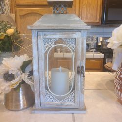 Weathered & rusted lamp. Issues