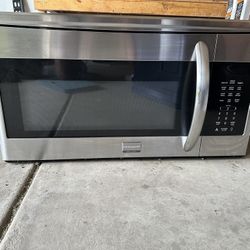 Frigidaire Under cabinet Microwave 