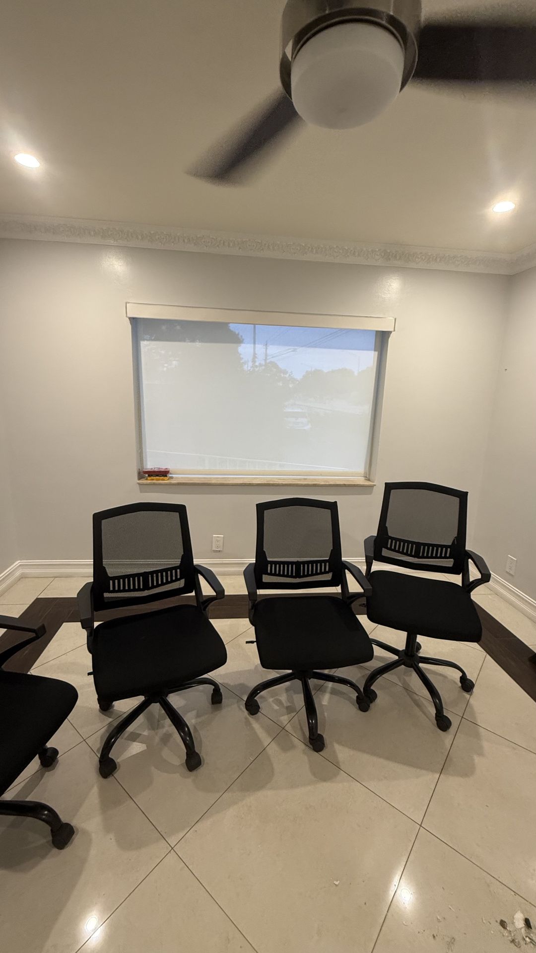 (4) Black Mesh Office Chairs – Rolling – Great Condition