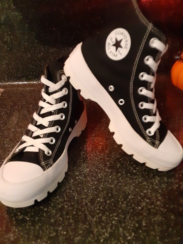 Converse womens 6 Great Condition