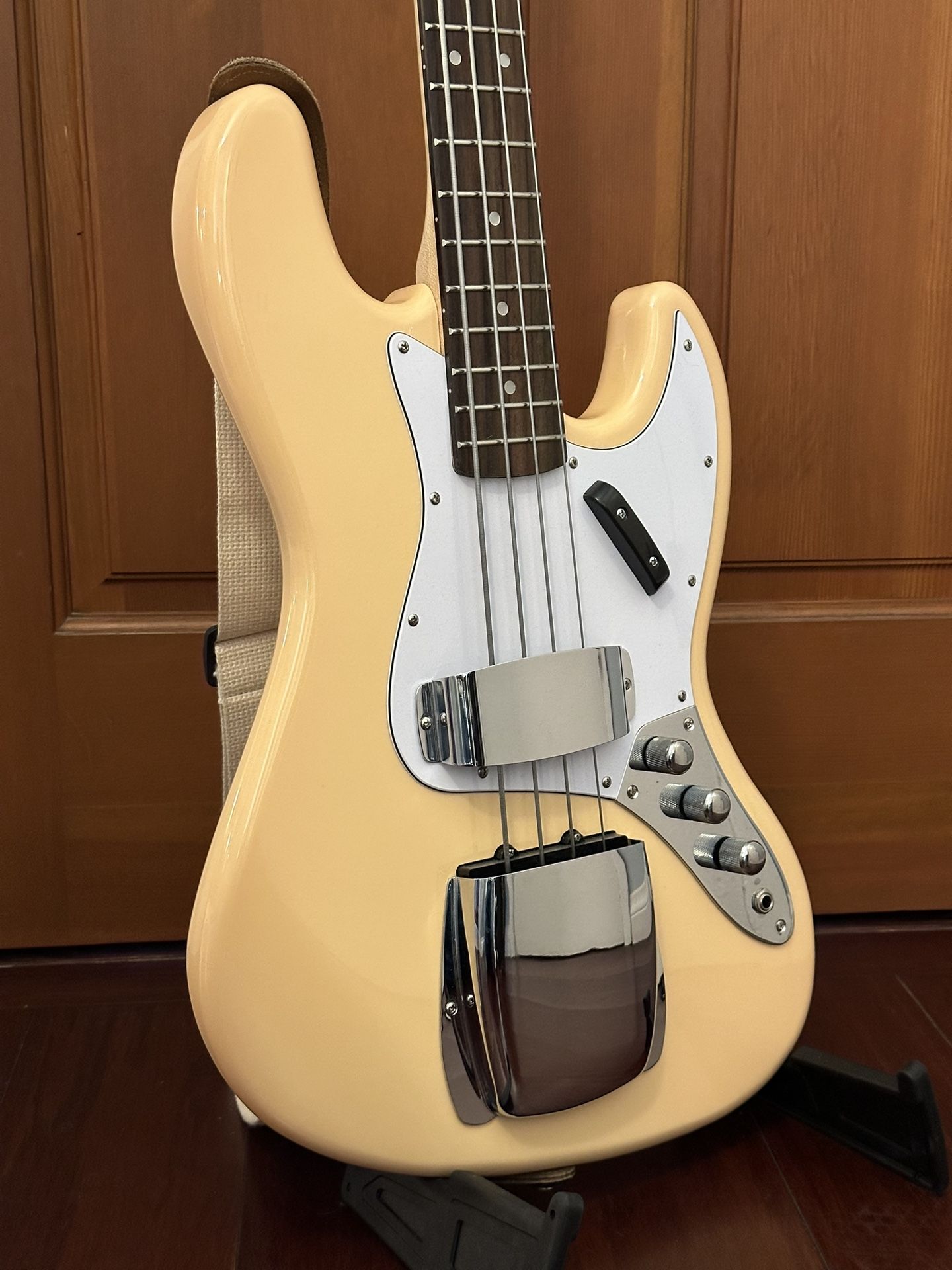 RARE SX Ursa 2 Bass Guitar Vintage Yellow (Khruangbin)