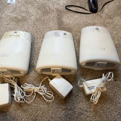 NETGEAR Orbi RBK43 (AC2200) Tri-Band Mesh Wi-Fi System (3-pack RBR40 & 2 x RBS40) 