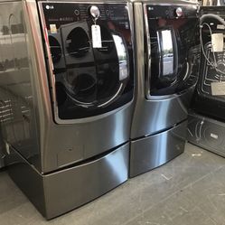 New Scratch And Dent LG Twin Load Washer And Drye Set. 1 year Warranty 