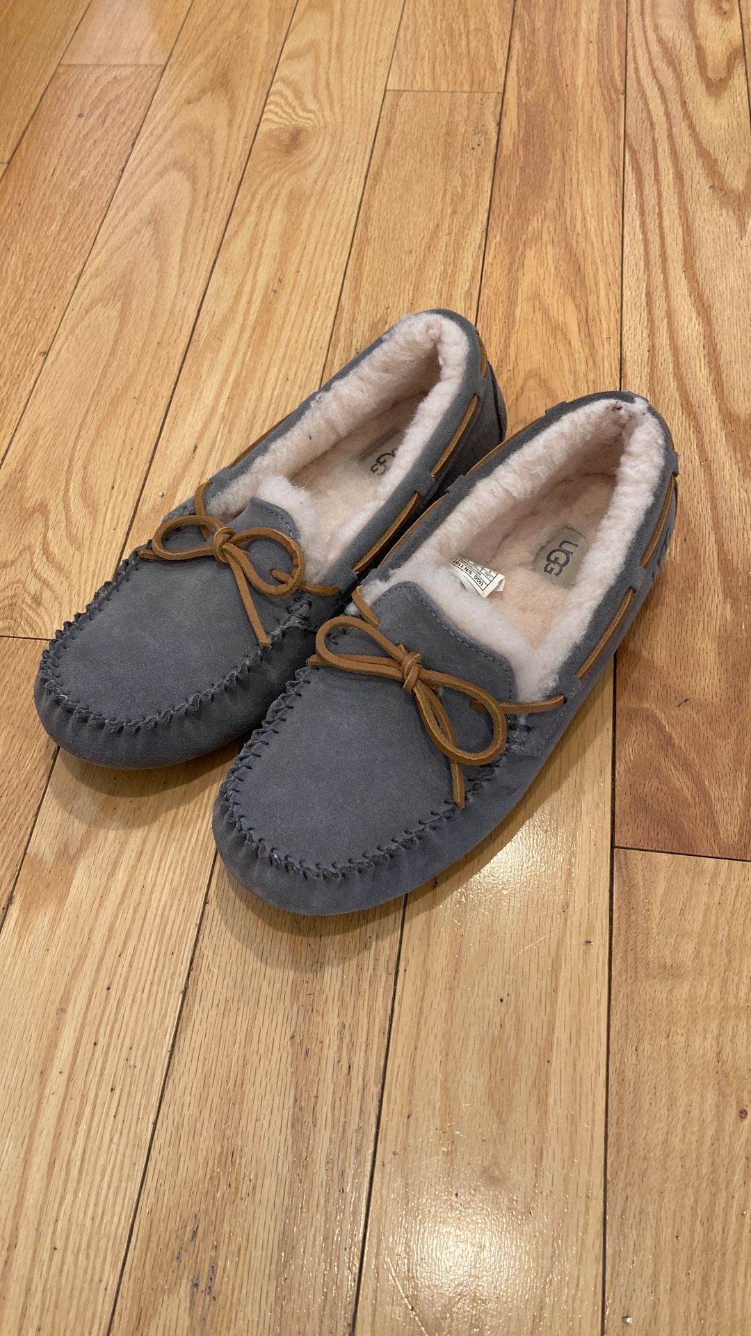 UGG WOMENS s 9 fits s 8