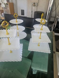 3 tier cup cake stand 👀READ BELOW ⬇️ AVAILABLE ✅️