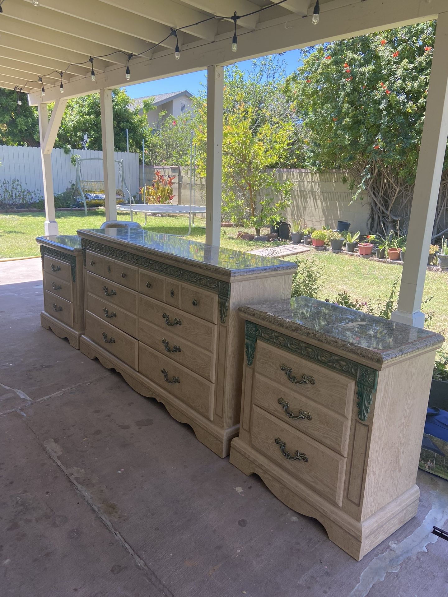 6 Drawers Dresser With Mirror And 2 Night Stands