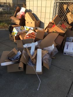 Escuela regala cartón