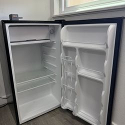 MINI FRIDGE FOR SALE 