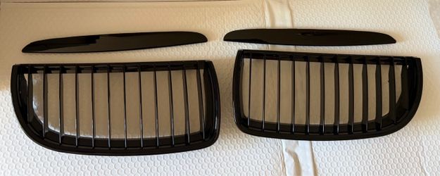 Front Kidney Grille Air Grille Direct Installation E90 / E91 05-08 GLOSSY BLACK