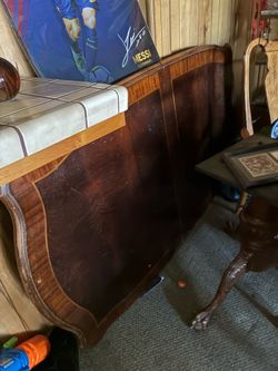 Table & 8 chairs