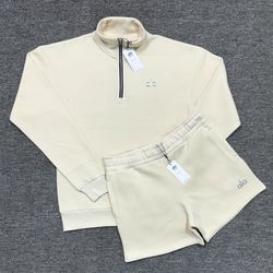 Women’s Quarter Zip Short Set
