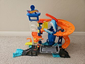 Hot Wheels Attacking Shark Escape Playset