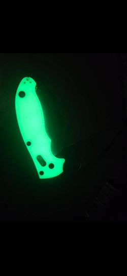 Spyderco Manix 2 Moonglow handle scales