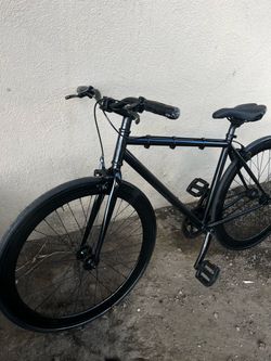🔥 Glossy Black 700c Bike – Custom Blackout Look – $100 OBO 🔥