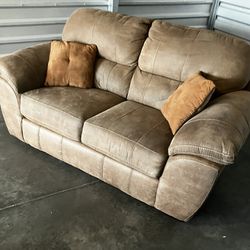 DELIVERY 🚚😁 Comfy Two Seater Loveseat Sofa