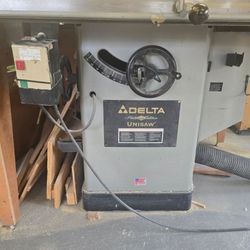 Delta 10" tablesaw unisaw  with fence and custom table