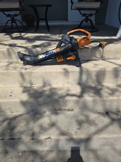 The Worx Leaf Blower W/o attachment Bag 