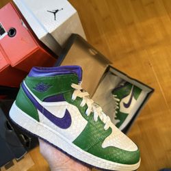 Jordan 1 Mid Hulk