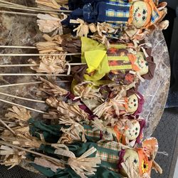 (25) Scarecrows on a Stick 