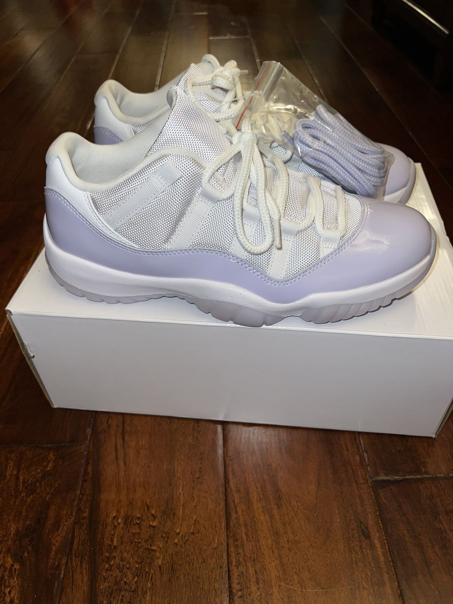 Jordan 11 Violet