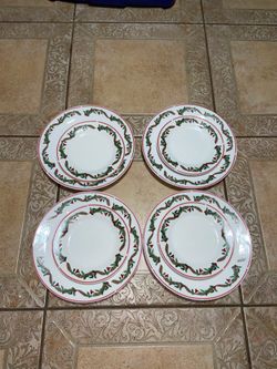 Holiday plate set