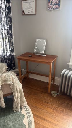 Desk 19 by 33 in