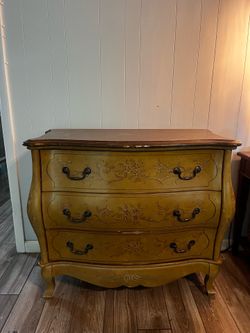 Vintage medium dresser