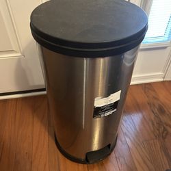 Mainstays 7.9 Gallon Trashcan